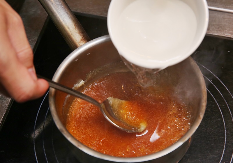 炒糖色的做法 炒糖色的技巧 炒糖色的做法 炒糖色的技巧