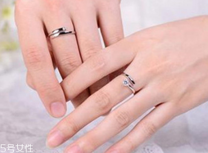 婚戒可以戴中指嗎？婚戒能戴在中指上嗎？