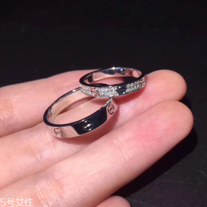 婚戒是男左女右嗎？婚戒應該戴左手還是右手？