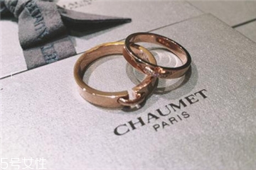 婚戒是男左女右嗎？婚戒應(yīng)該戴左手還是右手？