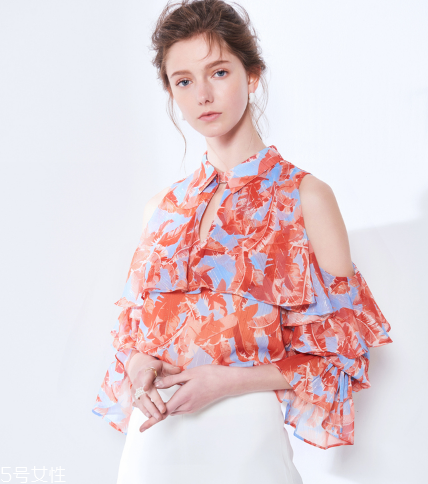 夏天荷葉邊怎么搭配？夏季荷葉邊穿搭指南