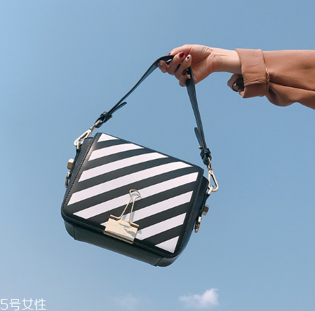 微胖女生背什么包包？微胖女生適合什么包包？