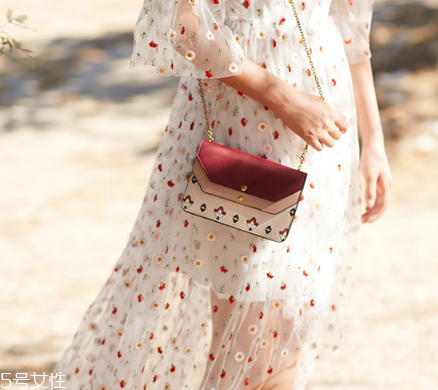 微胖女生背什么包包？微胖女生適合什么包包？