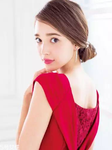 低發(fā)髻怎么盤(pán)發(fā)好看 洋氣不老氣的低發(fā)髻盤(pán)發(fā)