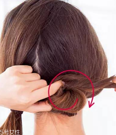 低發(fā)髻怎么盤(pán)發(fā)好看 洋氣不老氣的低發(fā)髻盤(pán)發(fā)