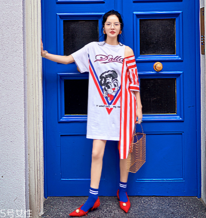 夏天白色t恤怎么搭配？夏季白t搭配竅門