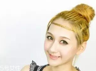 發(fā)量少簡單隨意丸子頭教程 發(fā)量少也能hold住的丸子頭 發(fā)量少簡單隨意丸子頭教程 發(fā)量少也能hold住的丸子頭