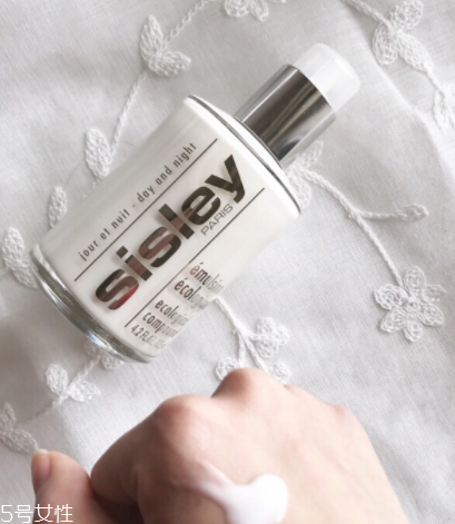 乳液需要用卸妝水嗎？乳液需要卸妝嗎？