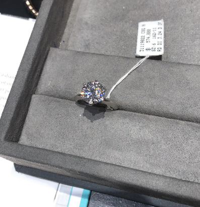 鉆戒可以戴著睡覺嗎？鉆戒睡覺要摘下嗎？