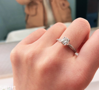 鉆戒可以戴右手嗎？鉆戒戴右手可以嗎？