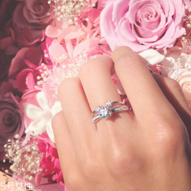 鉆戒可以戴右手嗎？鉆戒戴右手可以嗎？