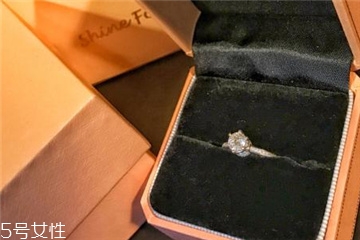 鉆戒可以戴右手嗎？鉆戒戴右手可以嗎？