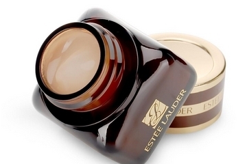 眼霜是干嘛用的？眼霜的作用是什么？