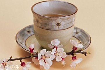 梅花可以泡水喝嗎？梅花泡水的功效