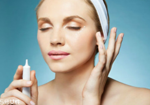 眼霜怎么涂？怎么涂眼霜手法
