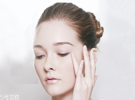 眼霜為什么會(huì)搓泥？眼霜搓泥的原因