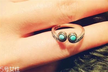 綠松石戒指可以碰水嗎？綠松石戒指沾水有影響嗎？