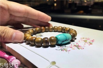 沉香手串怎么盤玩？沉香手串盤玩技巧