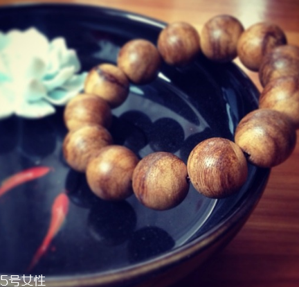 沉香手串可以用水洗嗎？沉香手串能沾水嗎？