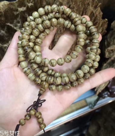 沉香手串可以用水洗嗎？沉香手串能沾水嗎？