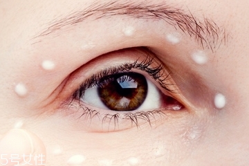 眼霜分年齡嗎？眼霜使用分年齡段嗎？