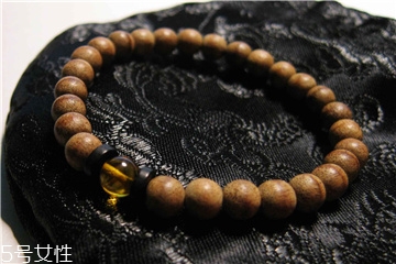 沉香手串可以用水洗嗎？沉香手串能沾水嗎？