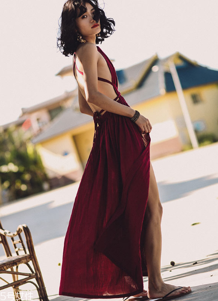 露背裝怎么搭配？露背裝搭配圖片