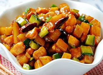 白胡椒與黑胡椒的區(qū)別 白胡椒能和黑胡椒一起吃嗎 白胡椒與黑胡椒的區(qū)別 白胡椒能和黑胡椒一起吃嗎