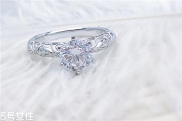 鉆戒為什么會(huì)變黃？鉆戒發(fā)黃的原因