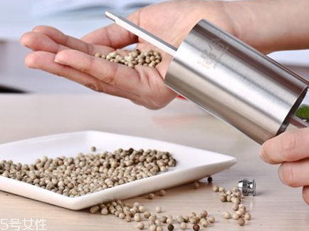 白胡椒是辣椒嗎？白胡椒辣嗎？