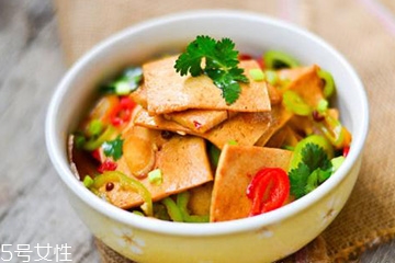 白胡椒是辣椒嗎？白胡椒辣嗎？