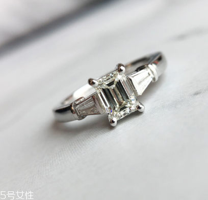 鉆戒為什么白天不閃？鉆戒白天不閃是什么原因？