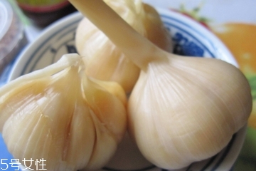 糖醋蒜的腌制方法 糖醋蒜怎么做？