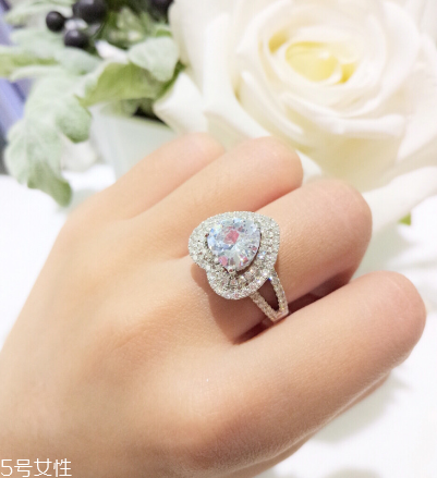 鉆戒一般買幾克拉的？鉆戒買多大的好？