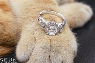 鉆戒一般買幾克拉的？鉆戒買多大的好？