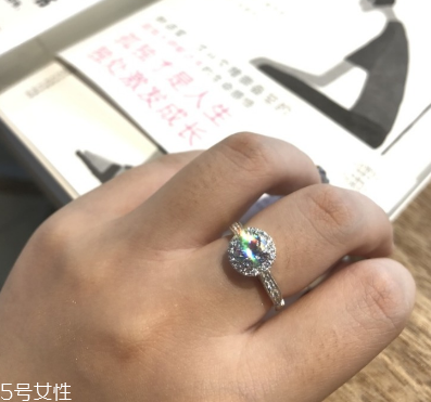 鉆戒是鉑金好還是18k金好？鉆戒買(mǎi)鉑金還是18k金？