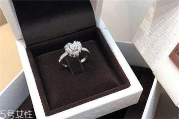 鉆戒是鉑金好還是18k金好？鉆戒買(mǎi)鉑金還是18k金？