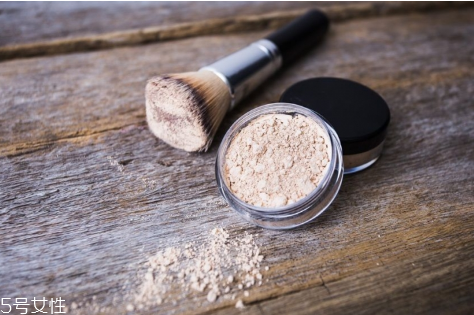 散粉可以直接用嗎 散粉可以直接涂在臉上嗎 散粉可以直接用嗎 散粉可以直接涂在臉上嗎