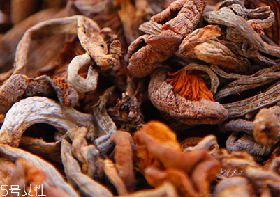 榛蘑能和雞一起吃嗎？榛蘑和雞一起吃的好處