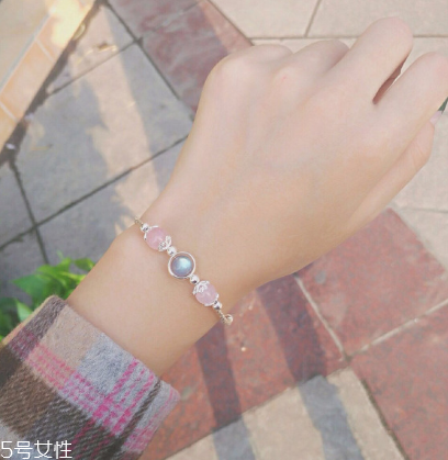 月光石手鏈?zhǔn)裁磧r位？月光石手鏈正品價格