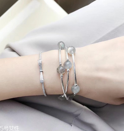 月光石有什么寓意？月光石的寓意是什么？