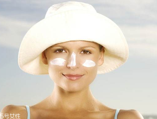 防曬霜對皮膚有傷害嗎？每天用防曬霜傷皮膚嗎？