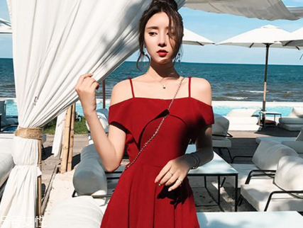 夏天穿什么顏色連衣裙好？夏天適合什么顏色連衣裙？