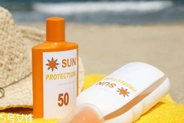 防曬霜弄衣服上怎么洗？衣服沾到防曬霜怎么洗？