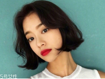 經(jīng)常化妝對皮膚有什么影響 經(jīng)?；瘖y對皮膚好嗎