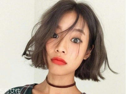 經(jīng)常化妝對皮膚有什么影響 經(jīng)?；瘖y對皮膚好嗎