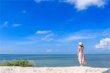 女生去海邊穿什么衣服？海邊度假怎么穿搭顯瘦？