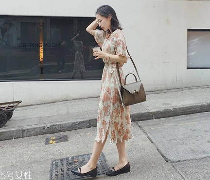 女生去海邊穿什么衣服？海邊度假怎么穿搭顯瘦？