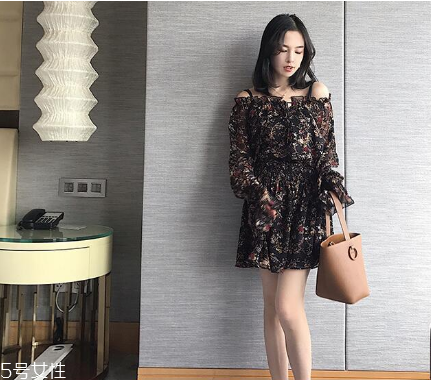 女生去海邊穿什么衣服？海邊度假怎么穿搭顯瘦？