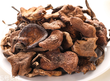 榛蘑的顏色 榛蘑是什么顏色的？